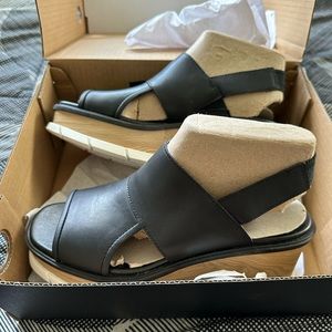 New!  Sorel Joanie III Slingback in Black, White, Size 8